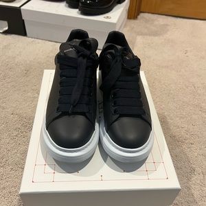 💯 Authentic Alexander McQueen Oversized Sneaker in Dark Navy Size 38